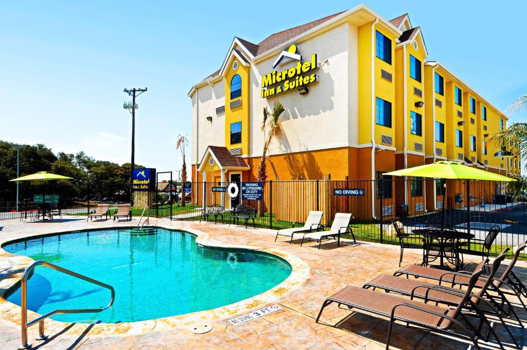 Microtel Inn & Suites by Wyndham New Braunfels I-35 Main image 1